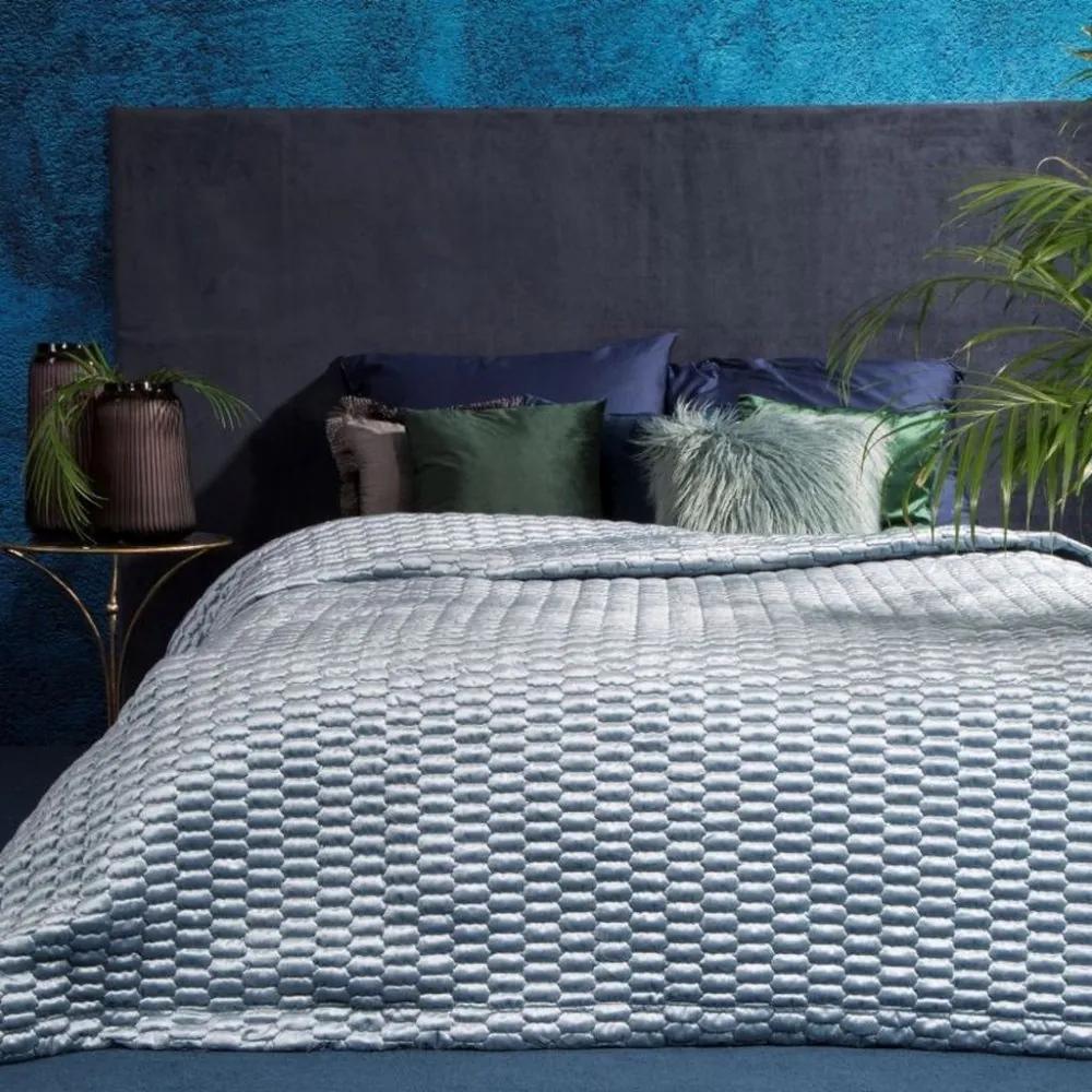 Cuvertură de pat matlasată albastru deschis pentru pat dublu Lăţime: 220 cm | Lungime: 240 cm