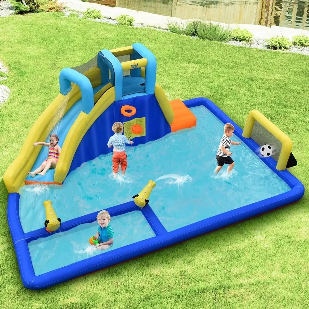 Parc de aventură acvatic gonflabil cu teren de fotbal