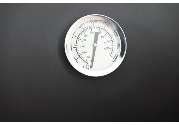 Grătar pe cărbune, negru