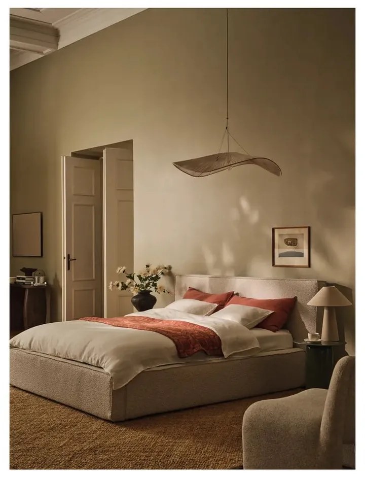 Pat matrimonial crem tapițat cu spațiu de depozitare cu somieră 160x200 cm Simon Olivia – Micadoni