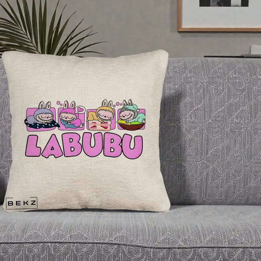 Perna Personalizata Labubu Sleeping Quad, 40x40 cm, Bej Canapea, Husa Detasabila, Perna Inclusa, BEKZ®