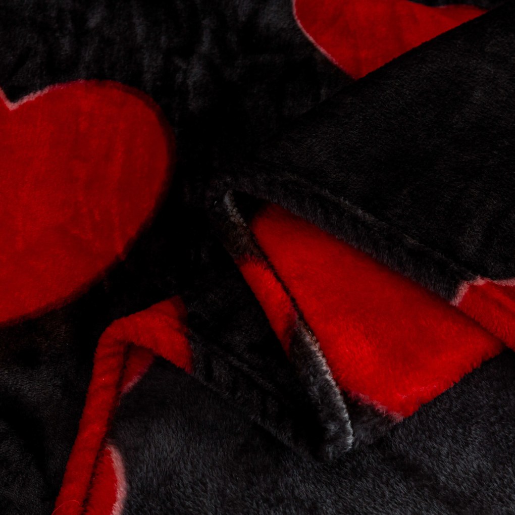 Patura din microplus RED HEARTS, neagra Dimensiune: 160 x 200 cm