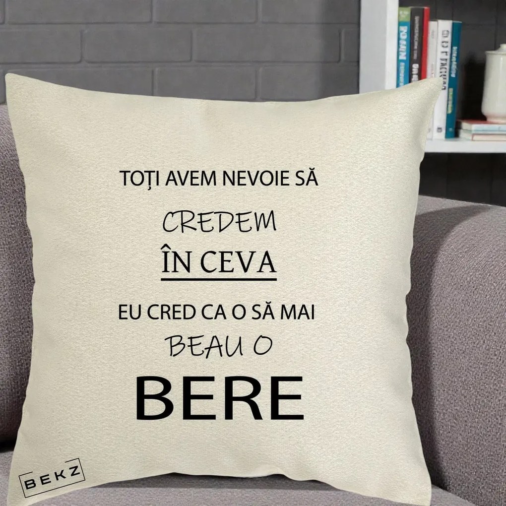 Perna Decorativa Eu Cred ca mai Beau o Bere, 40x40 cm, Ecru, Husa Detasabila, Perna Inclusa, BEKZ®