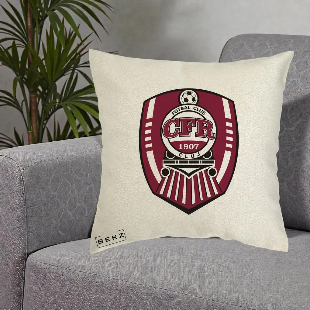 Perna Personalizata CFR Cluj Fotbal Club 1907, 40x40 cm, Ecru, Husa Detasabila, Perna Inclusa, BEKZ®