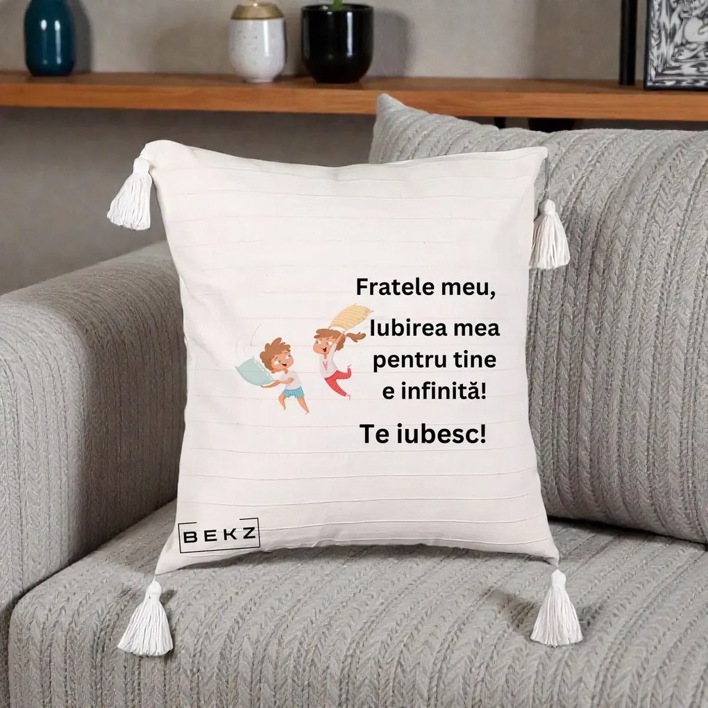 Cadou pentru Frate - Perna Personalizata Fratele Meu Te Iubesc Copii Batalie Perne, 40x40 cm, Bej cu Franjuri, Husa Detasabila, Perna Inclusa, BEKZ®