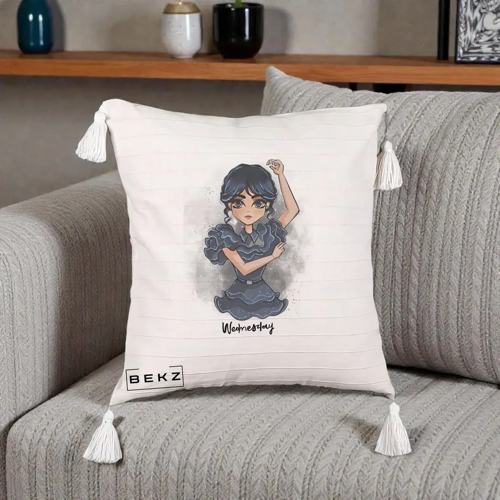 Perna Personalizata Wednesday Addams Dancing Queen, 40x40 cm, Bej cu Franjuri, Husa Detasabila, Perna Inclusa, BEKZ®