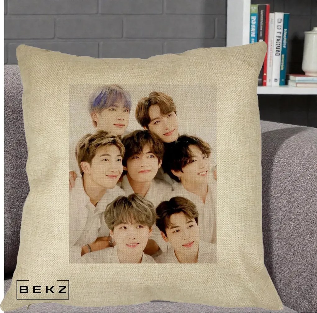 Perna Personalizata K-pop BTS Foto Grup Fete Albe, 40x40 cm, Crem, Husa Detasabila, Perna Inclusa, BEKZ®