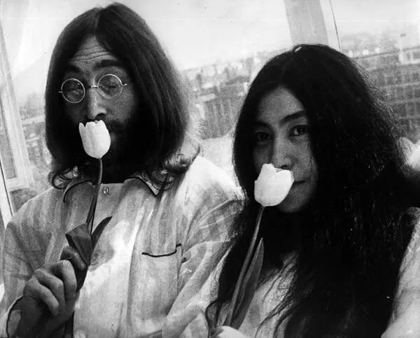 Fotografie Bed-In for Peace by Yoko Ono and John Lennon, 1969