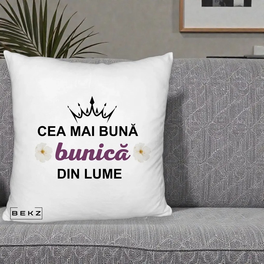 Cadou pentru Bunica - Perna Personalizata Cea Mai Buna Bunica Din Lume Coroana Mov Flori, 40x40 cm, Alb Pufos, Husa Detasabila, Perna Inclusa, BEKZ®
