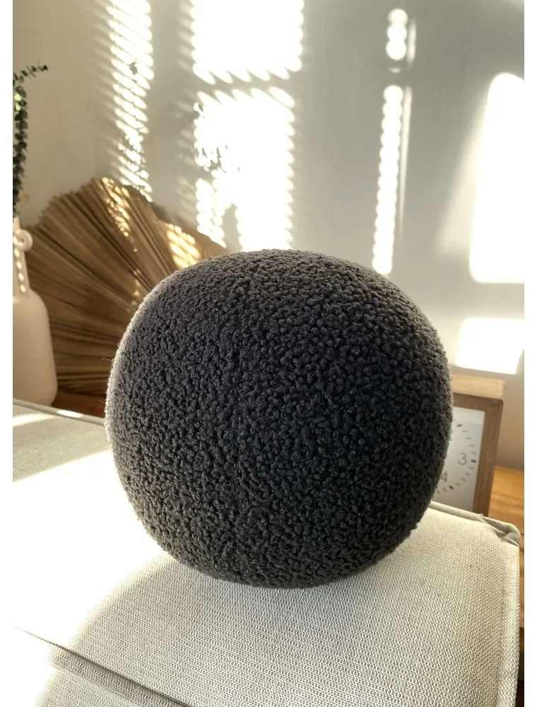 Pernă decorativă din material bouclé ø 20 cm Top – Mioli Decor