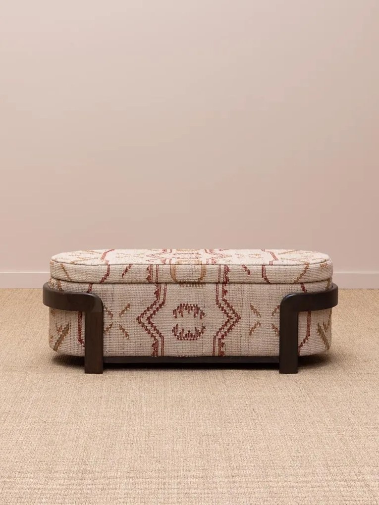 Banchetă tip cufăr din kilim de lână natur și bordo și lemn de acacia maro închis, cu spațiu de depozitare, finisaj mat, 47,5 x 132 cm, „Sienna”