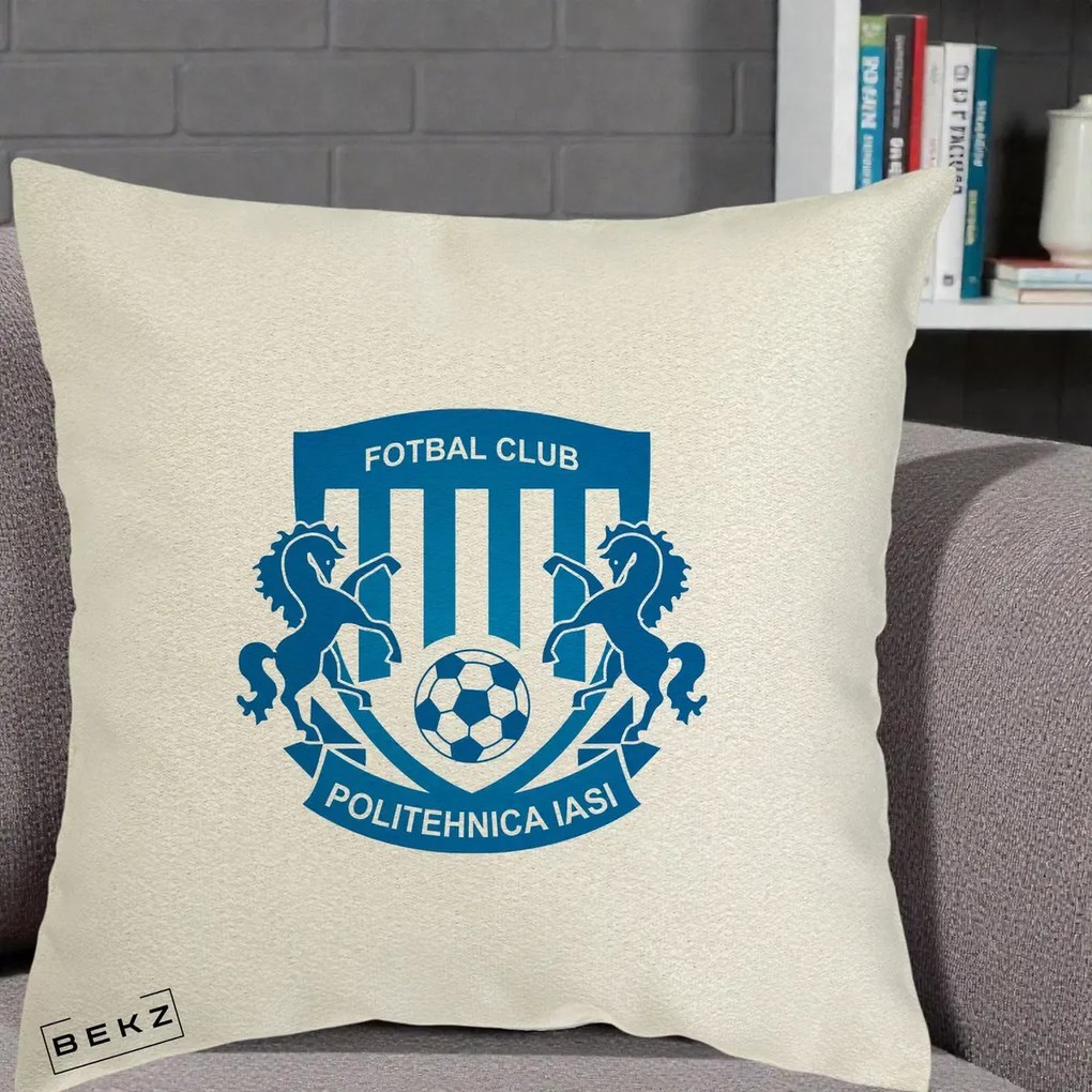 Perna Personalizata FC Politehnica Iasi Fotbal, 40x40 cm, Ecru, Husa Detasabila, Perna Inclusa, BEKZ®