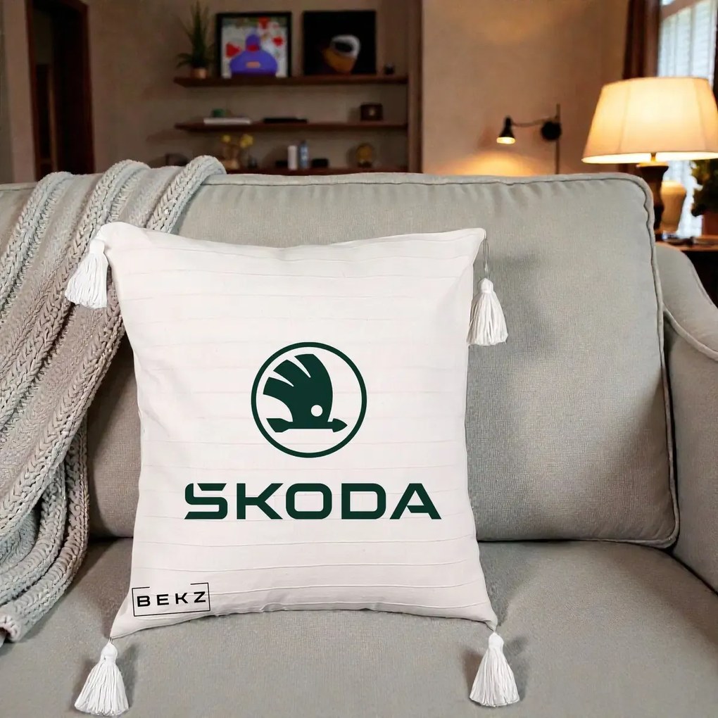 Perna Personalizata cu emblema Skoda, 40x40 cm, Bej cu Franjuri, Husa Detasabila, Perna Inclusa, BEKZ®
