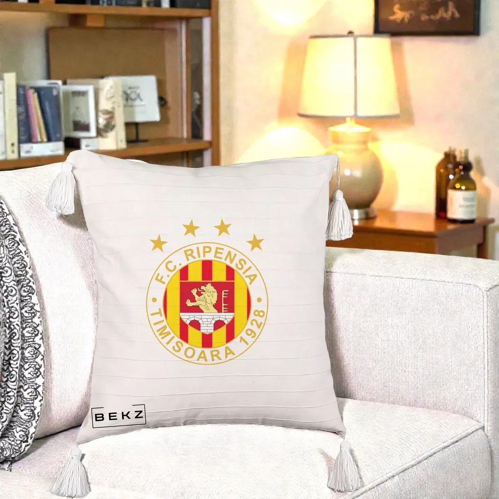 Perna Personalizata FC Ripensia Timisoara 1928, 40x40 cm, Bej cu Franjuri, Husa Detasabila, Perna Inclusa, BEKZ®