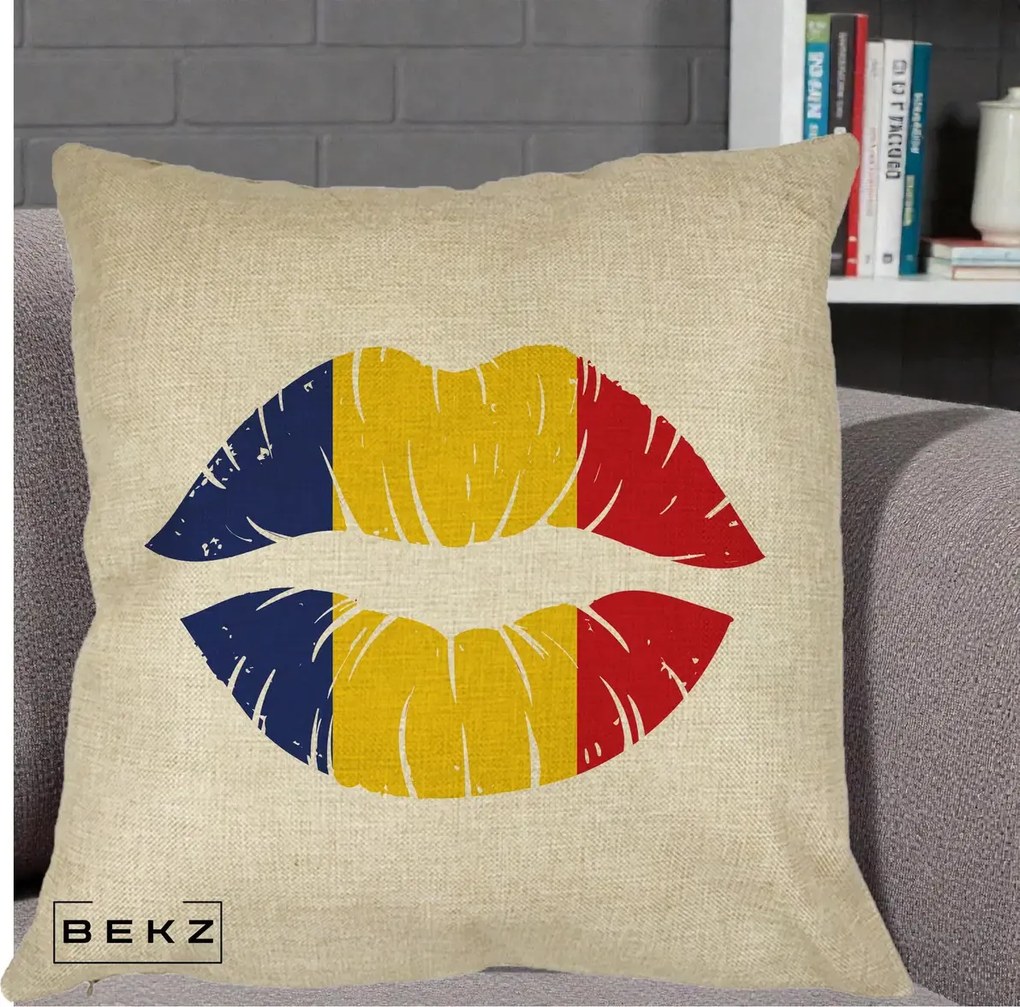 Perna Personalizata Buze Tricolor Romania, 40x40 cm, Crem, Husa Detasabila, Perna Inclusa, BEKZ®