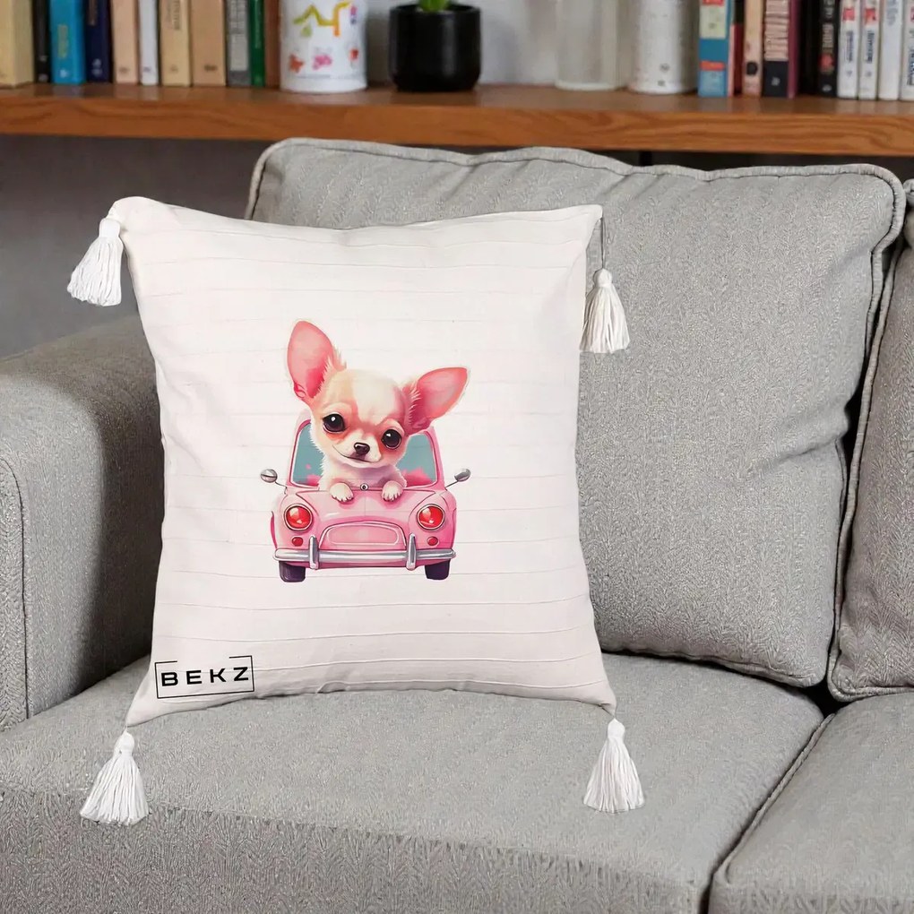 Perna Decorativa Chihuahua Roz in Masinuta, 40x40 cm, Bej cu Franjuri, Husa Detasabila, Perna Inclusa, BEKZ®