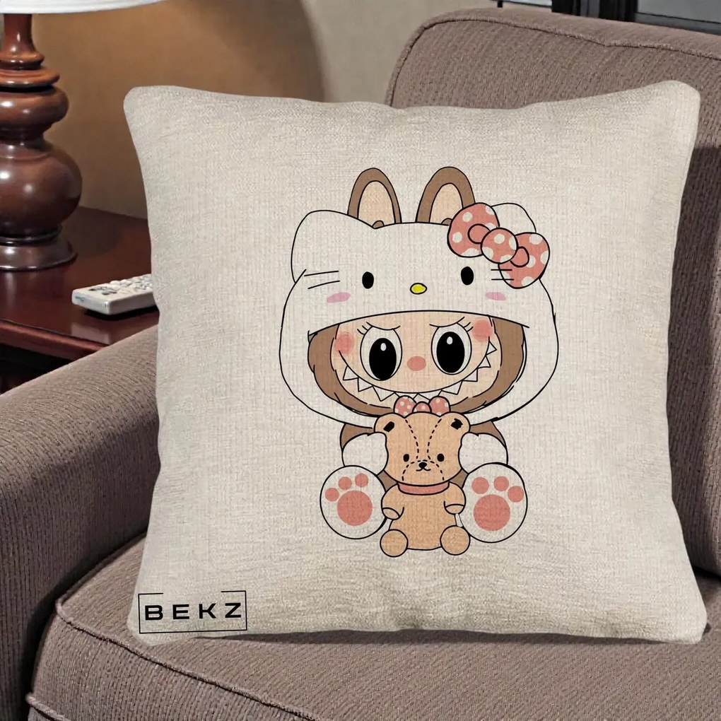 Perna Personalizata Labubu x Hello Kitty, 40x40 cm, Bej Canapea, Husa Detasabila, Perna Inclusa, BEKZ®