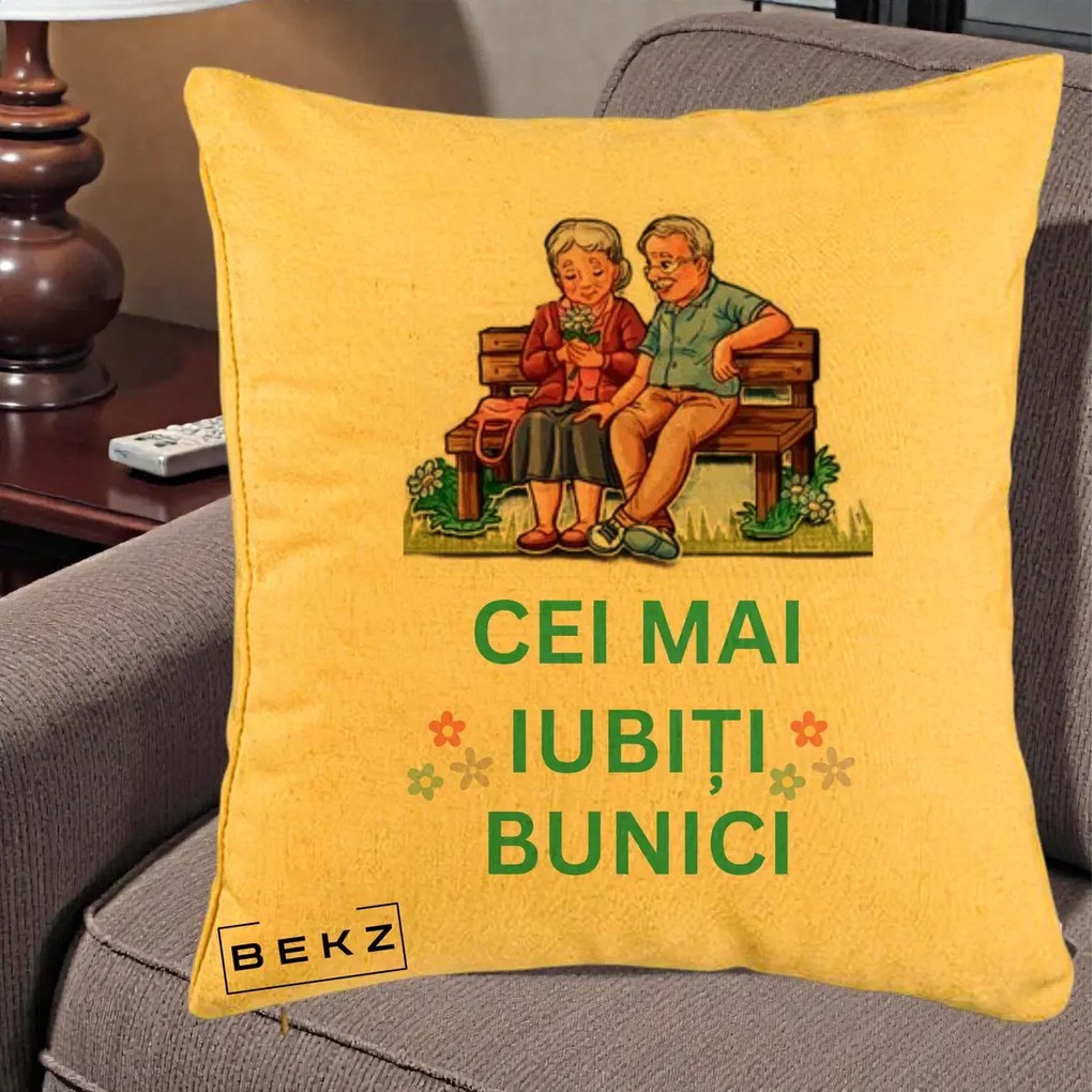 Cadou pentru Bunici - Perna Personalizata Cei Mai Iubiti Bunici Cuplu pe Banca Ilustratie, 40x40 cm, Galben, Husa Detasabila, Perna Inclusa, BEKZ®