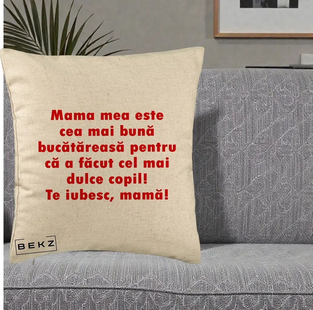 Cadou pentru Mama - Perna Personalizata Mama cea Mai Buna Bucatareasa, 40x40 cm, Bej, Husa Detasabila, Perna Inclusa, BEKZ®