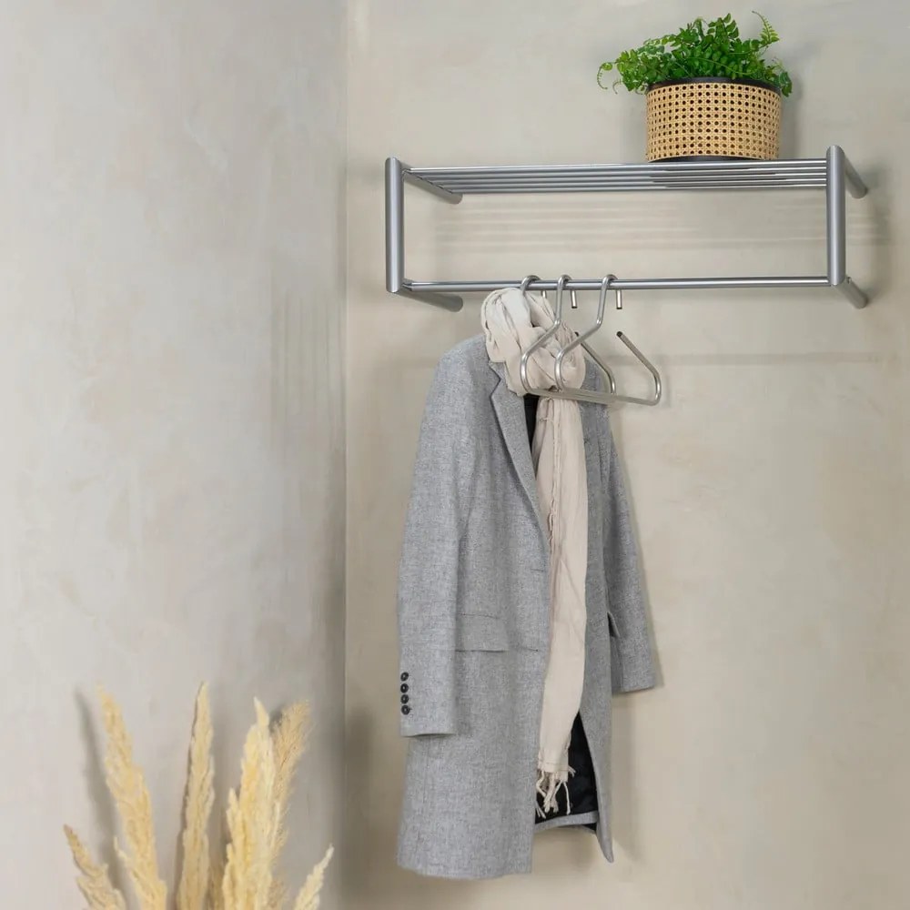 Cuier de perete argintiu cu raft din metal 80 cm Smooth – Spinder Design