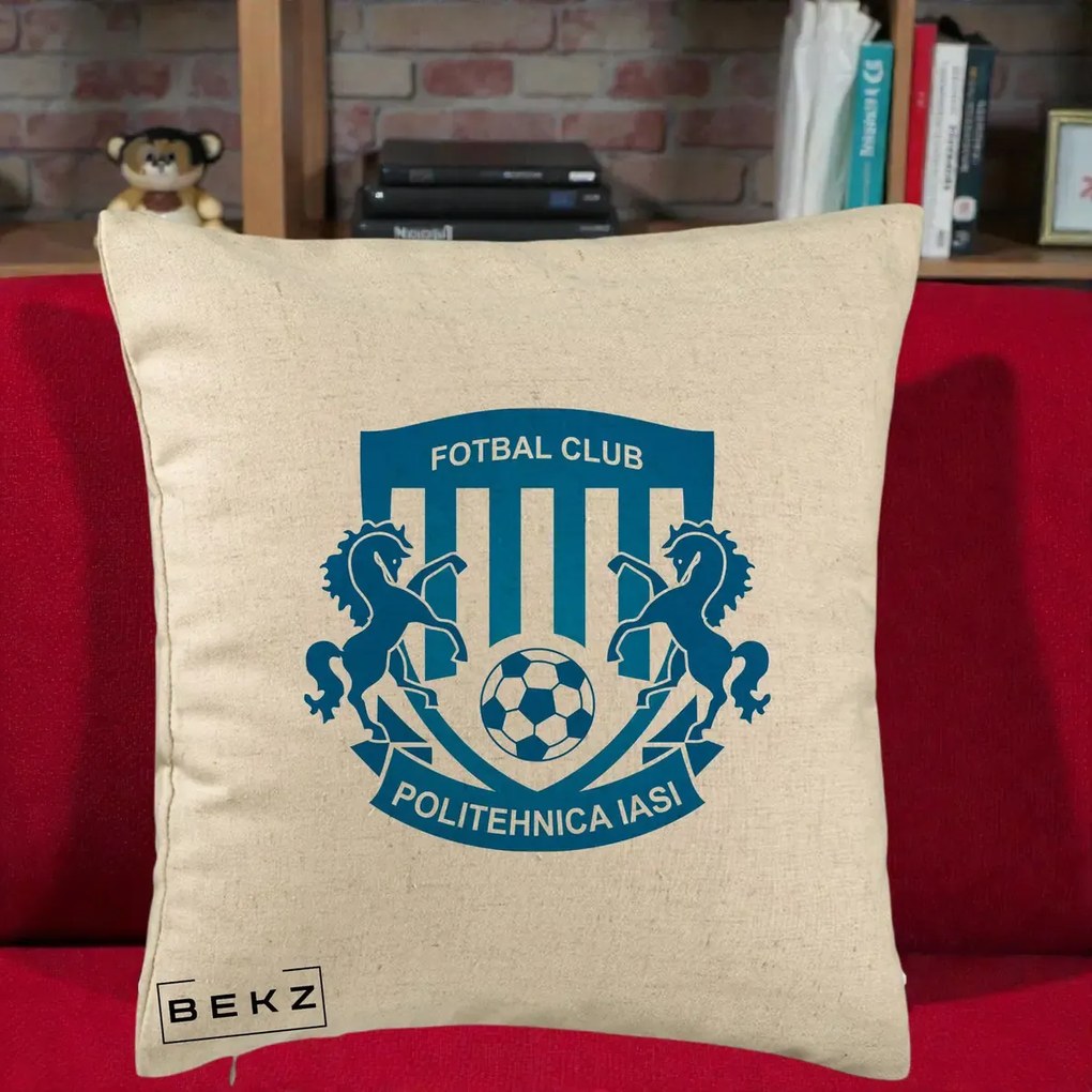 Perna Personalizata FC Politehnica Iasi Fotbal, 40x40 cm, Bej, Husa Detasabila, Perna Inclusa, BEKZ®