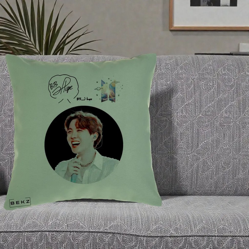 Perna Personalizata K-pop BTS J-Hope Portret cu Autograf, 40x40 cm, Verde, Husa Detasabila, Perna Inclusa, BEKZ®
