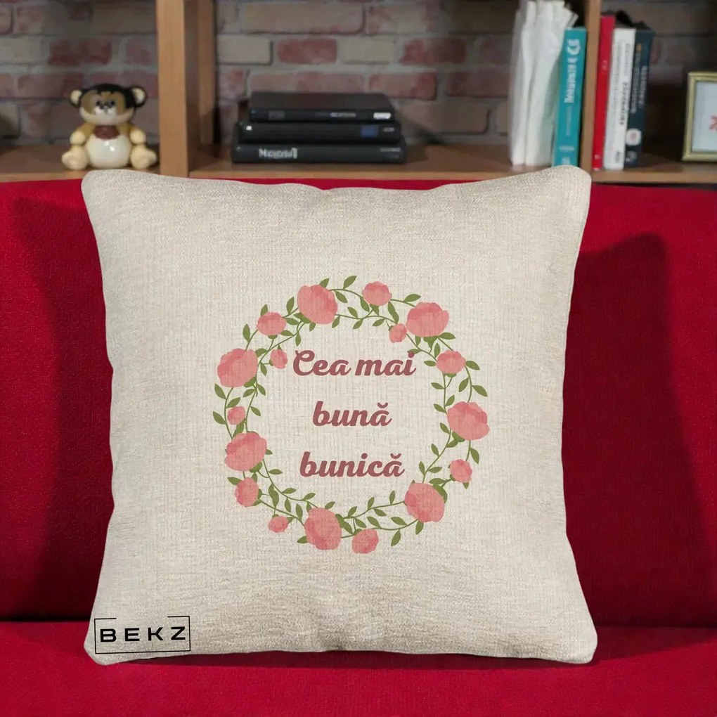 Cadou pentru Bunica - Perna Personalizata Cea Mai Buna Bunica Coronita Trandafiri Roz Clasic, 40x40 cm, Bej Canapea, Husa Detasabila, Perna Inclusa, BEKZ®