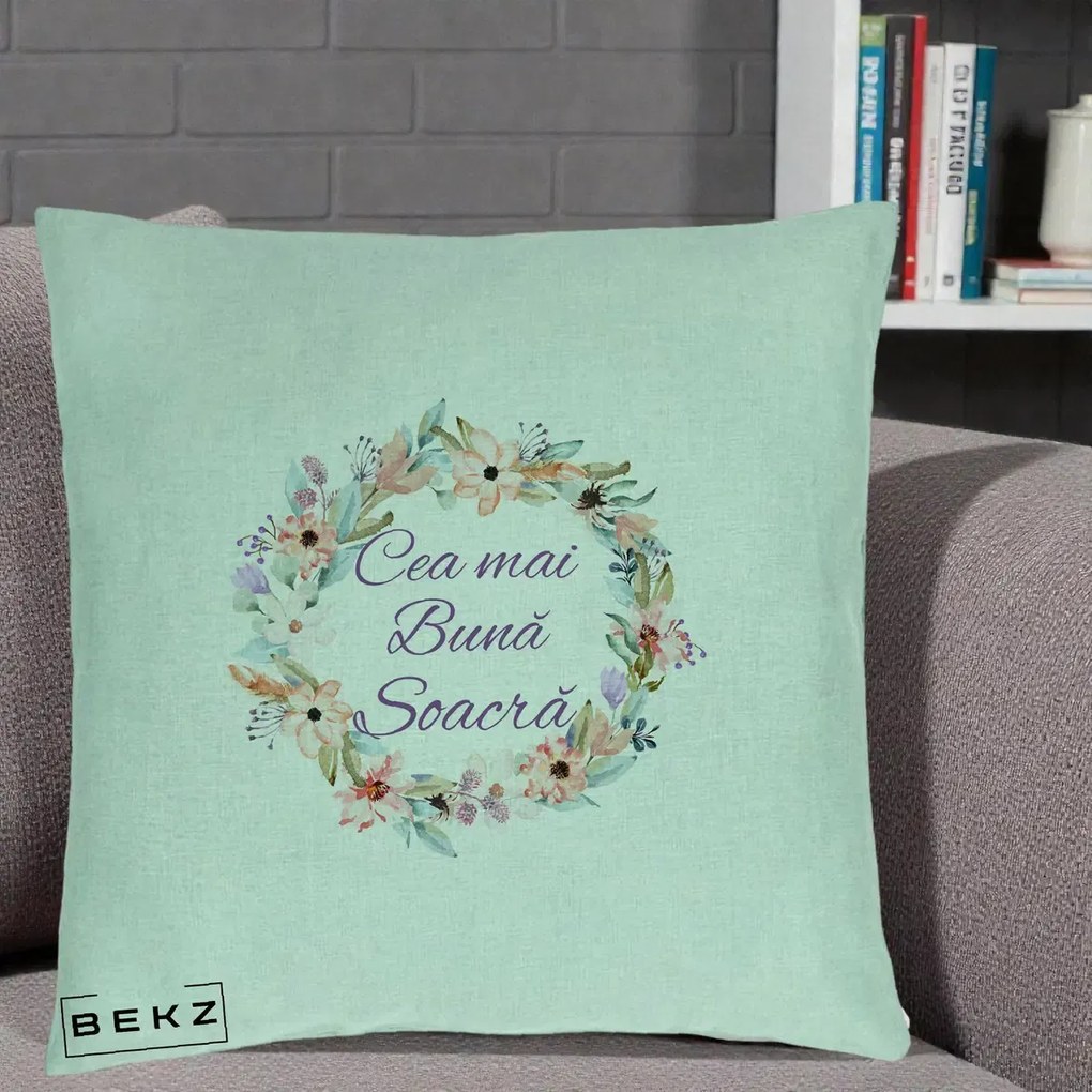 Cadou pentru Soacra - Perna Personalizata Cea mai Buna Soacra cu Coronita Flori Boho Pastel, 40x40 cm, Verde Menta, Husa Detasabila, Perna Inclusa, BEKZ®