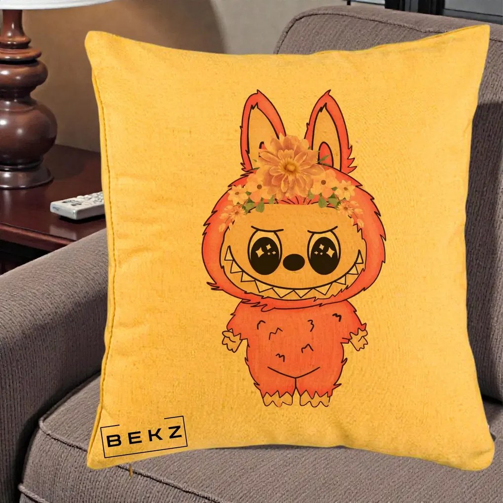 Perna Personalizata Labubu Roz cu Coroana Florala, 40x40 cm, Galben, Husa Detasabila, Perna Inclusa, BEKZ®