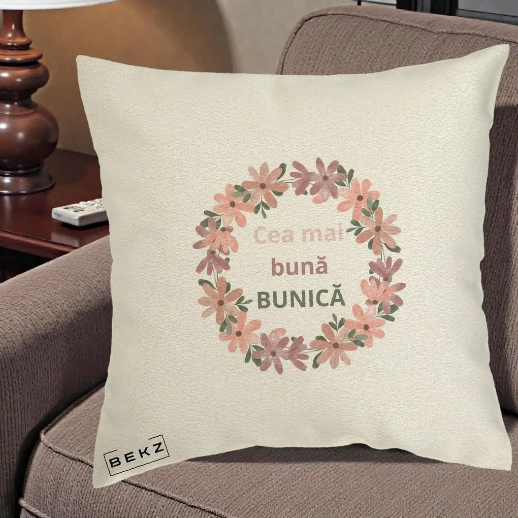 Cadou pentru Bunica - Perna Personalizata Cea Mai Buna Bunica Coronita Flori Roz, 40x40 cm, Ecru, Husa Detasabila, Perna Inclusa, BEKZ®