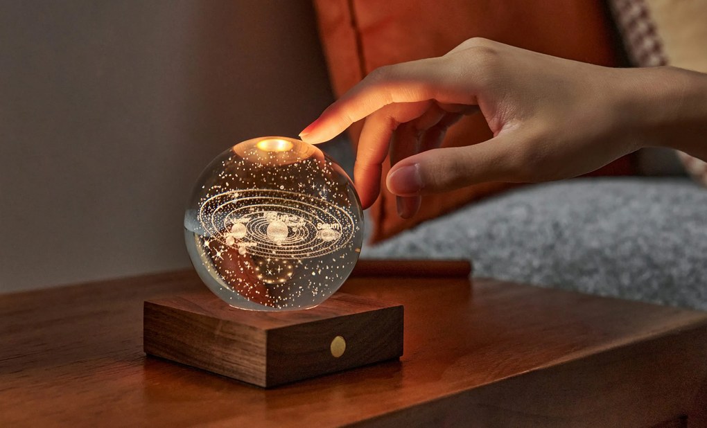 Lampă de masă cu motiv laser 3D, multe variante - Gingko Motiv: sistemul solar