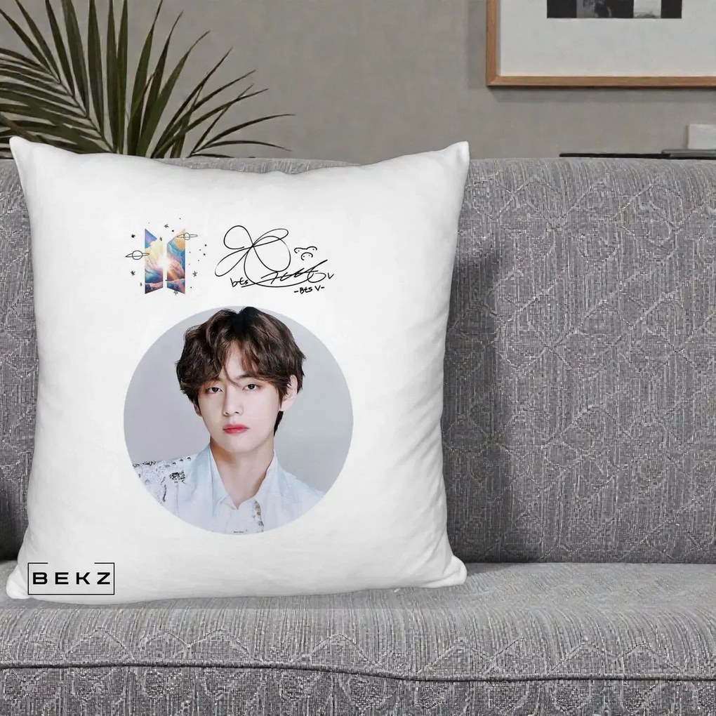 Perna Personalizata K-pop BTS V Taehyung Portret Cerc Autograf, 40x40 cm, Alb Pufos, Husa Detasabila, Perna Inclusa, BEKZ®