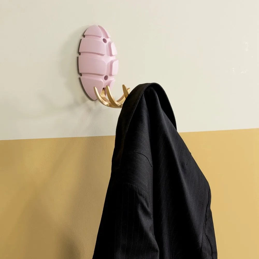 Cârlig roz deschis/auriu de montat pe perete din plastic Bug – Spinder Design