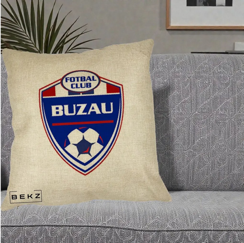 Perna Personalizata FC Buzau Fotbal, 40x40 cm, Crem, Husa Detasabila, Perna Inclusa, BEKZ®
