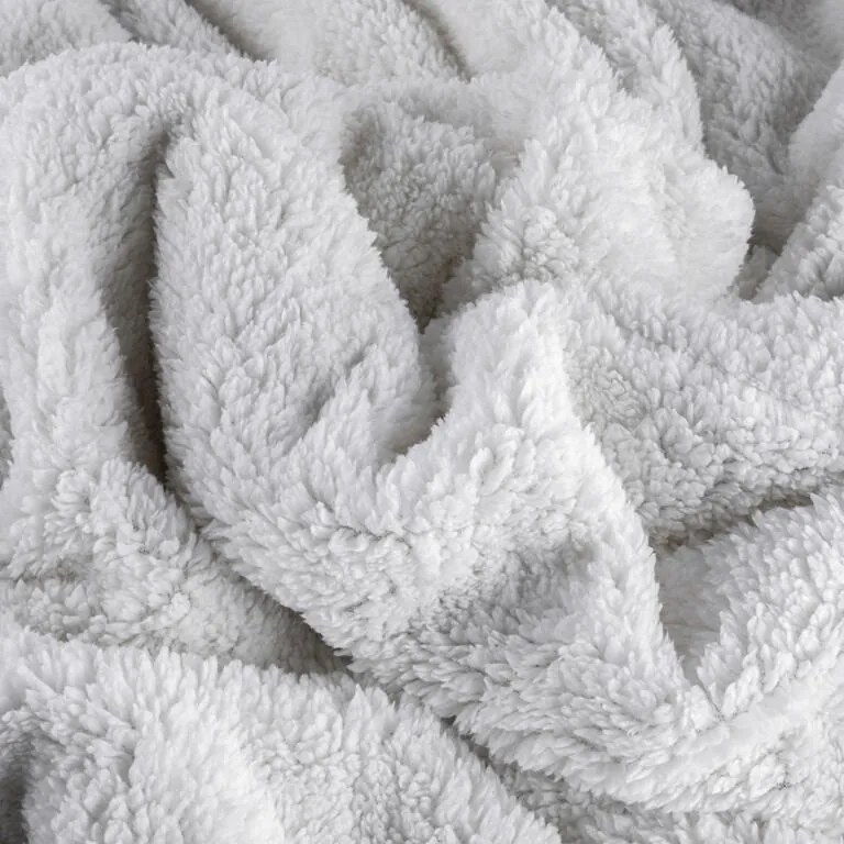 Pătură matlasată cu blăniţă LATTÉ 140 x 200 cm