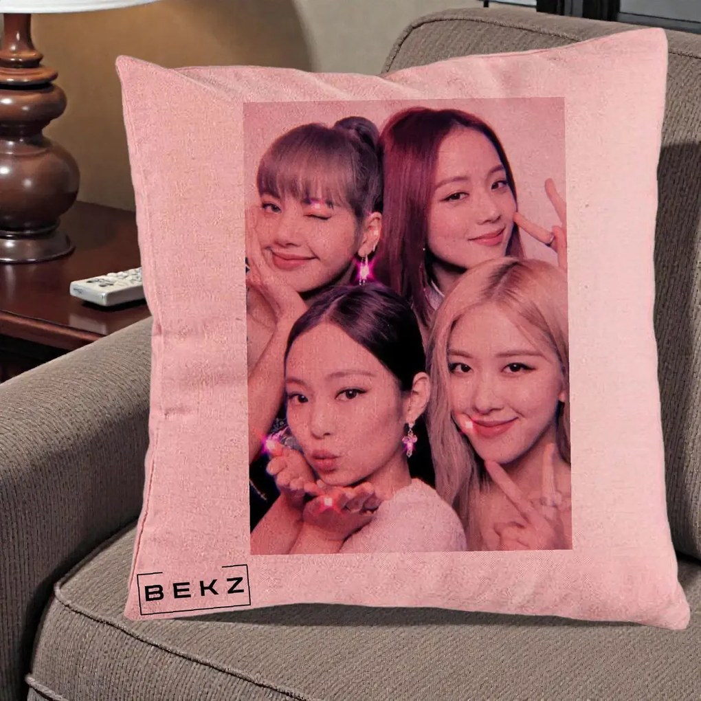 Perna Personalizata K-pop BLACKPINK Foto Grup Selfie Roz cu Glitter, 40x40 cm, Roz, Husa Detasabila, Perna Inclusa, BEKZ®