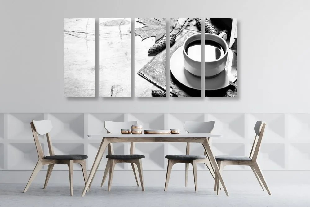 Tablou 5-piese o cană de cafea cu atingere de toamnă în design alb-negru