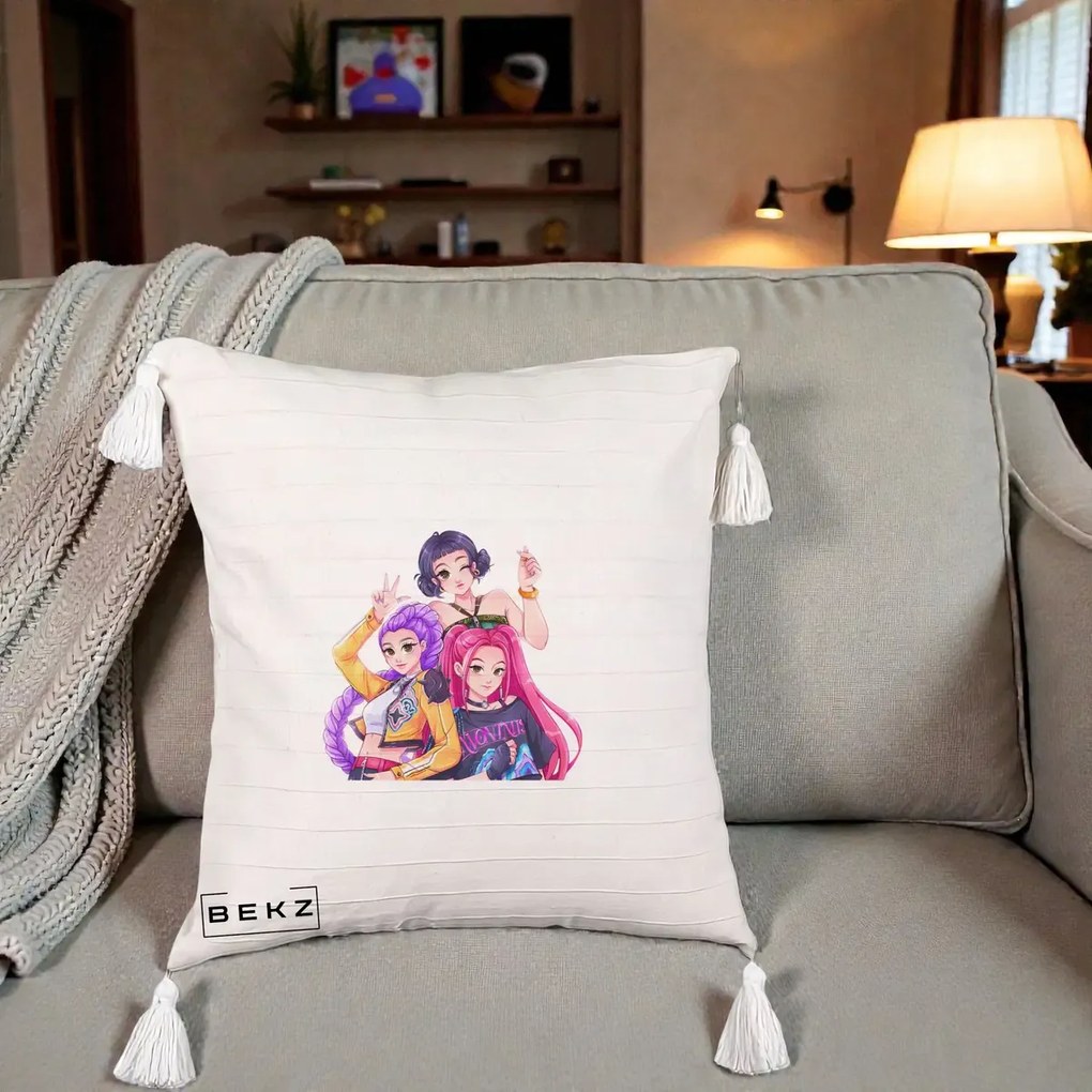 Perna Personalizata K-pop HUNTRX Trio Animat Fete Foto, 40x40 cm, Bej cu Franjuri, Husa Detasabila, Perna Inclusa, BEKZ®
