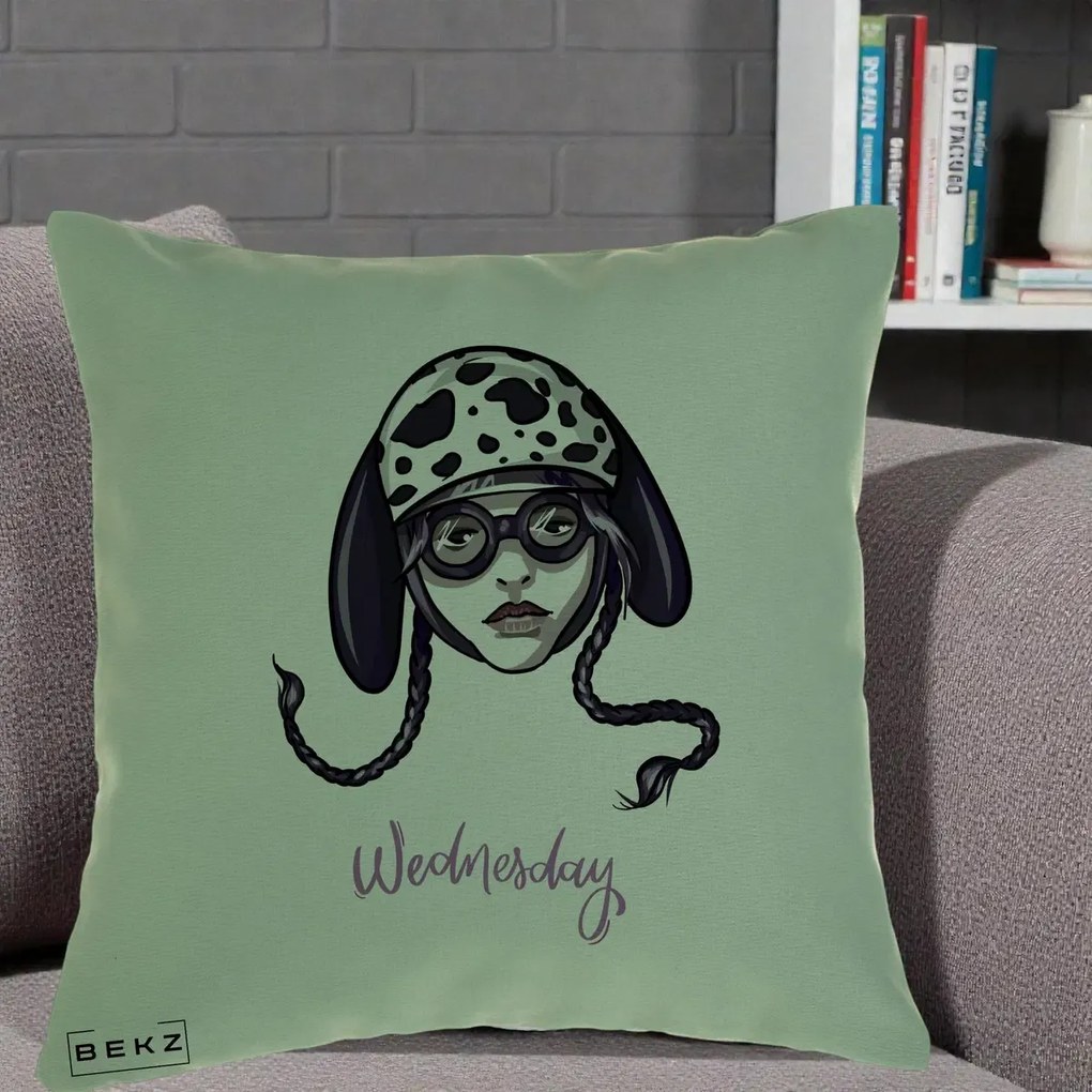 Perna Personalizata Wednesday Addams cu Caine Dalmatian, 40x40 cm, Verde, Husa Detasabila, Perna Inclusa, BEKZ®