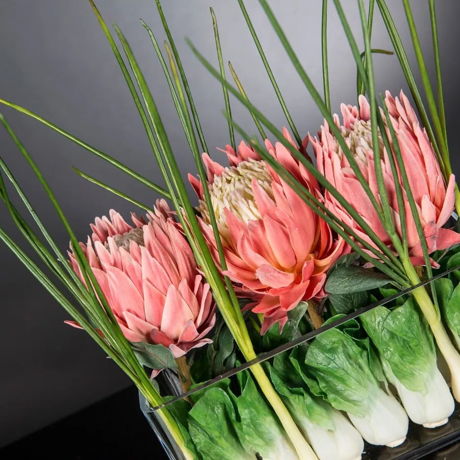 Aranjament floral decor festiv design LUX RECTANGULAR VASE PROTEA