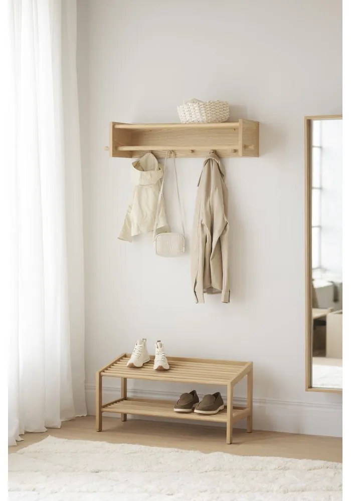 Cuier de perete în culoare naturală cu raft din lemn masiv de stejar Hillmond – Rowico