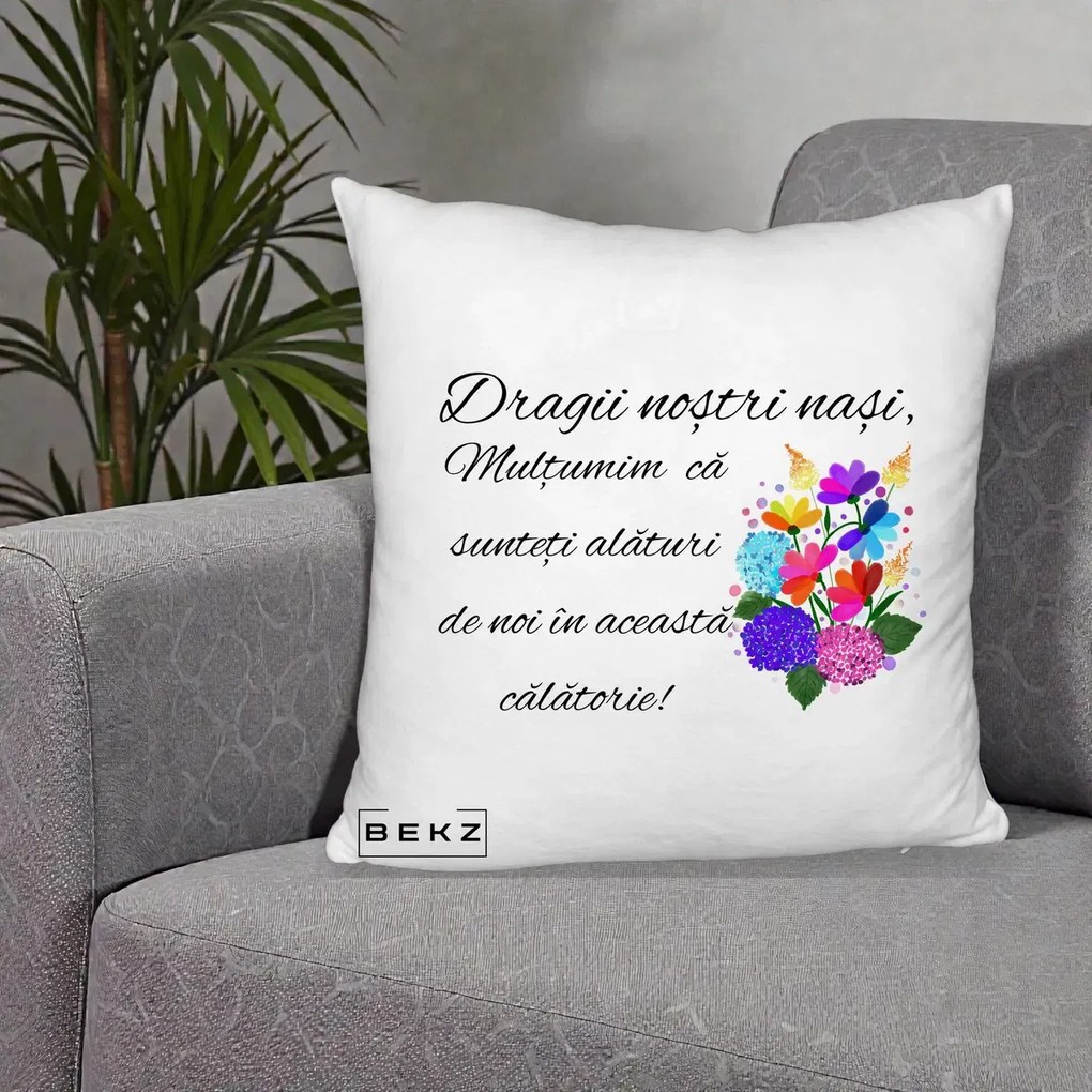 Perna personalizata nasi: Dragii nostri nasi, multumim, buchet colorat, 40x40 cm cu Umplutura, Alb Pufos, BEKZ