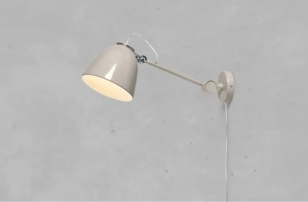 Aplică de perete grej cu alimentare la priză Tilt – Markslöjd