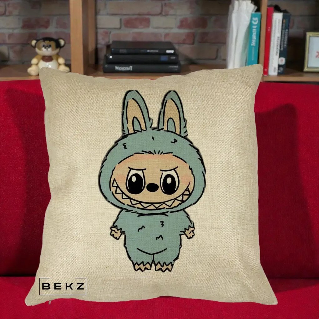 Perna Personalizata Labubu Albastru-Gri Solo, 40x40 cm, Crem, Husa Detasabila, Perna Inclusa, BEKZ®