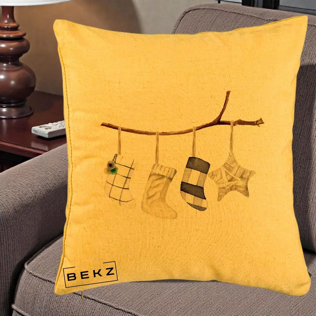 Perna Decorativa Ciorapi de Craciun pe Ramura, 40x40 cm, Galben, Husa Detasabila, Perna Inclusa, BEKZ®