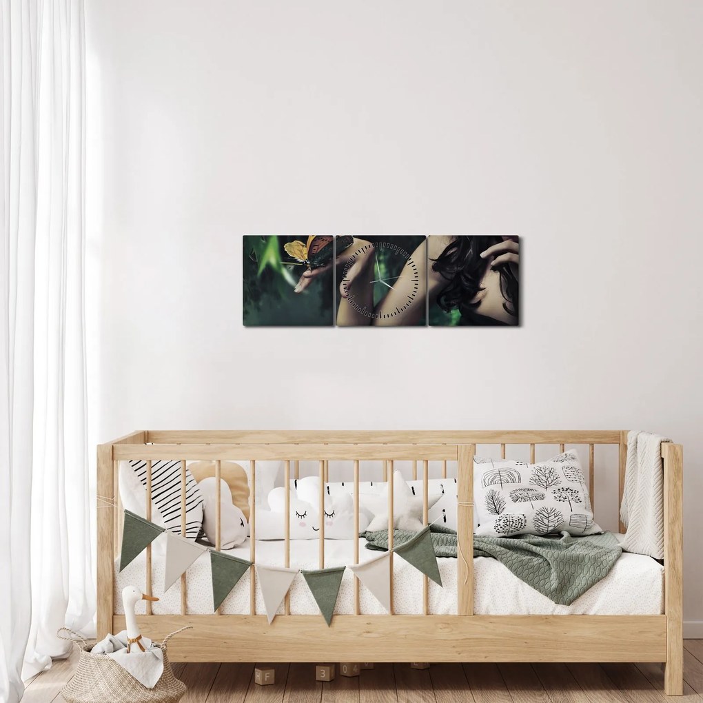 Tablou - Femeia grațioasă cu fluture (cu ceas) (90x30 cm)