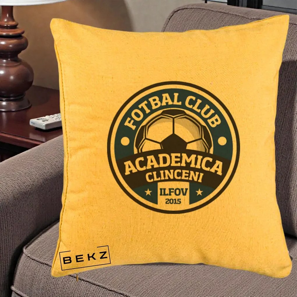 Perna Personalizata Academica Clinceni Fotbal Club, 40x40 cm, Galben, Husa Detasabila, Perna Inclusa, BEKZ®