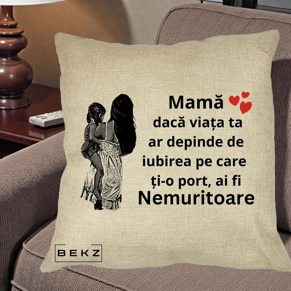 Cadou pentru Mama - Perna Personalizata Mama Nemuritoare Imbratisare, 40x40 cm, Crem, Husa Detasabila, Perna Inclusa, BEKZ®