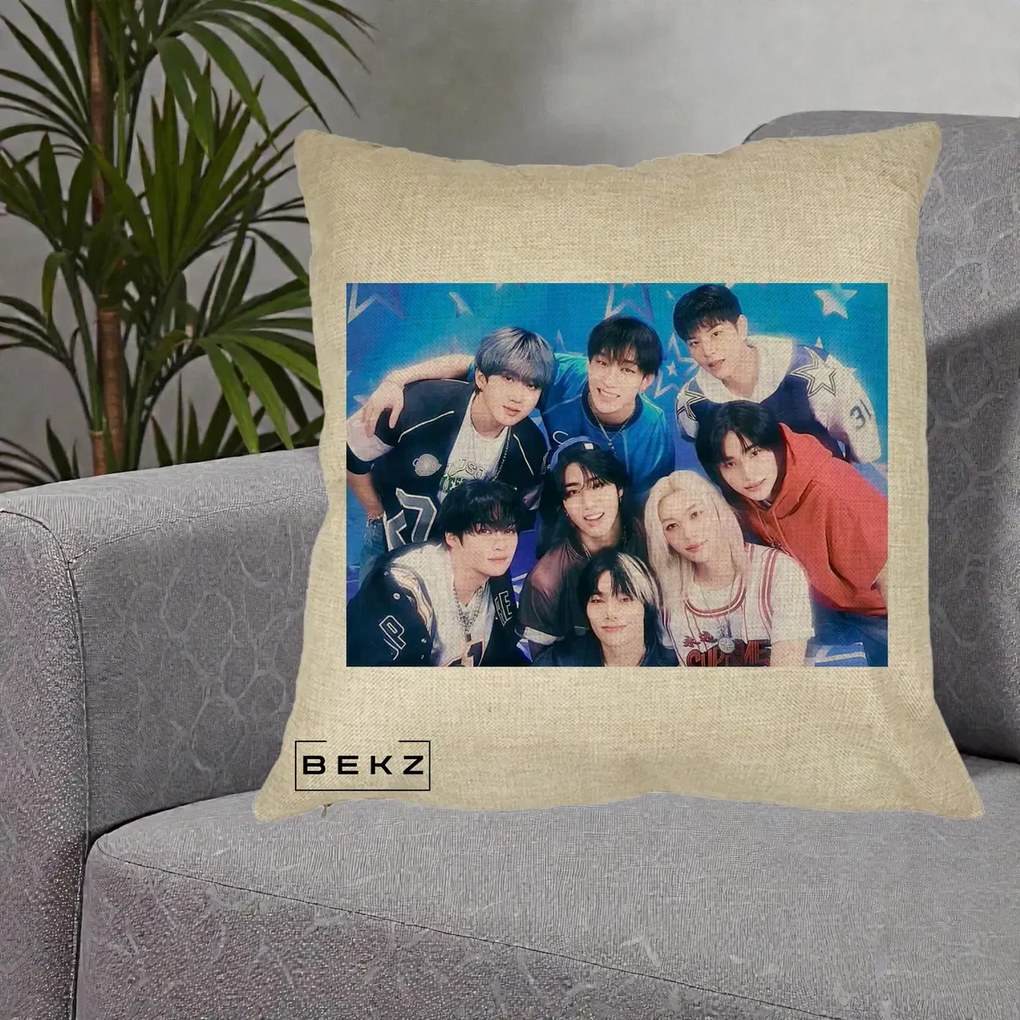 Perna Personalizata K-Pop Grup Foto Stele, 40x40 cm, Crem, Husa Detasabila, Perna Inclusa, BEKZ®