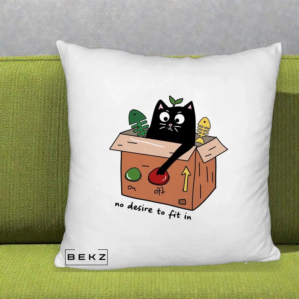 Perna Decorativa Pisica in Cutie No Desire to Fit In, 40x40 cm, Alb Pufos, Husa Detasabila, Perna Inclusa, BEKZ®